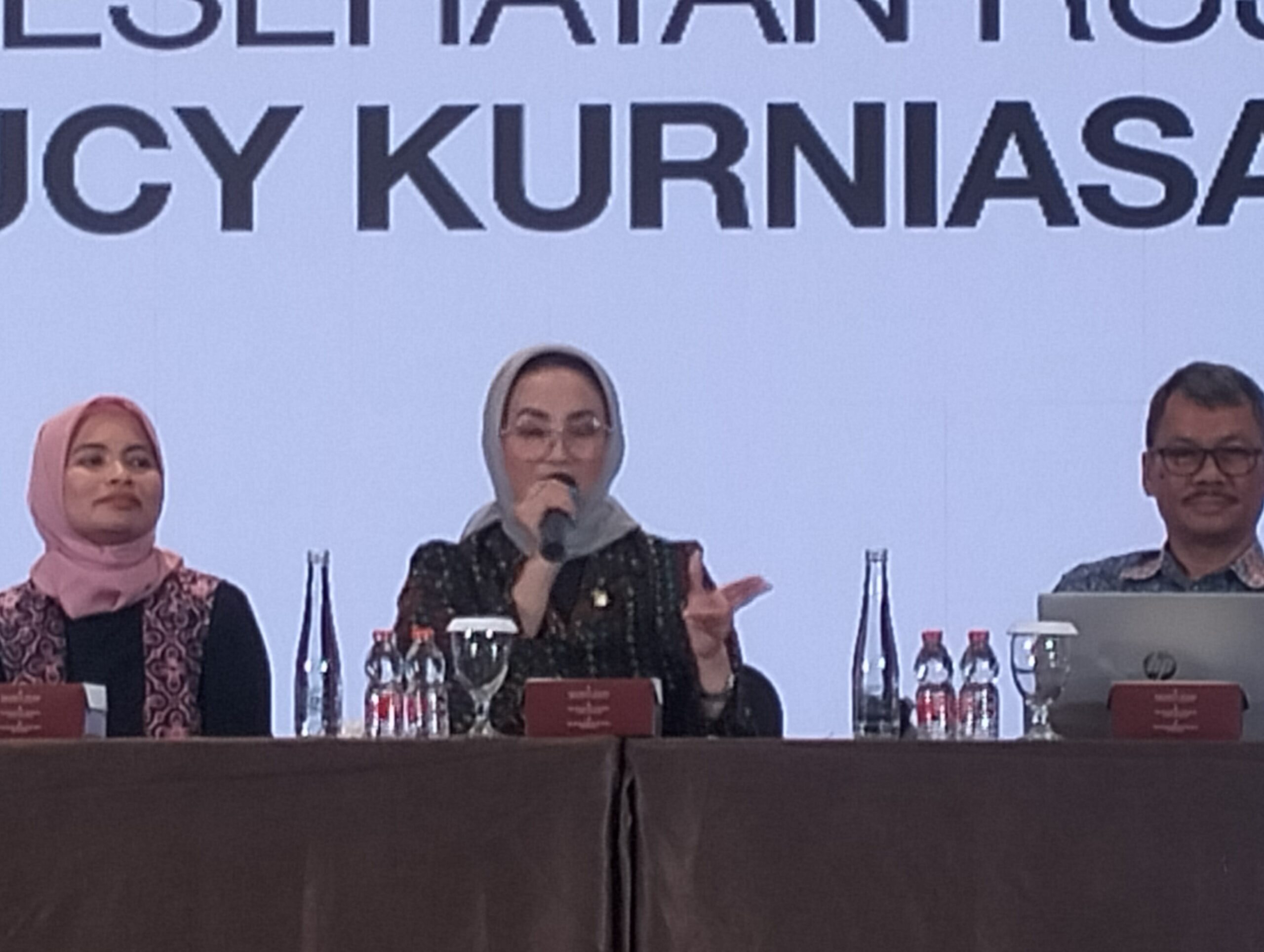 Photo : Dra. Lucy Kurniasari DPR-RI Komisi IX Bersama Kemenkes dan Dinkes