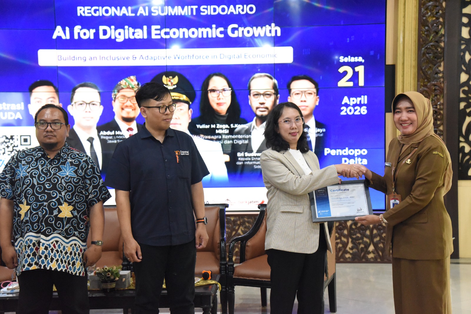 Pembukaan Garuda AI Summit 2026 di Sidoarjo bersama ASN dan UMKM.