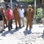Wabup Sidoarjo meninjau jalan rusak di Desa Bohar.