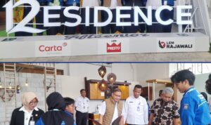 Siswa SMKN 12 Surabaya memamerkan produk furnitur hasil karya mereka di Balai Pemuda.