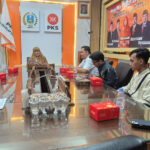 Keterangan foto:Pengurus Kesatuan Aksi Mahasiswa Muslim Indonesia (KAMMI) Jatim berdiskusi dengan Fraksi PKS DPRD Jawa Timur terkait kaderisasi dan kepemimpinan politik di Surabaya.