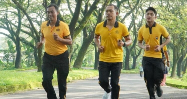 Keterangan foto:Personel Polres Pasuruan olahraga bersama di Taman Dayu.