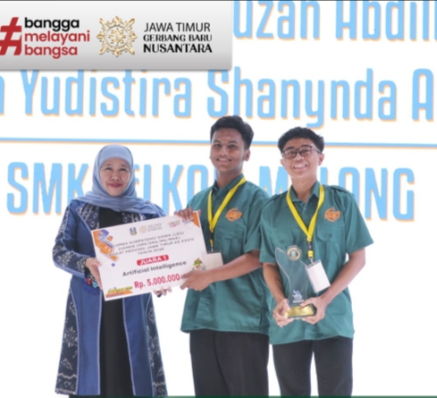 Khofifah Indar Parawansa menutup LKS Dikmen Jatim 2026 di Surabaya.