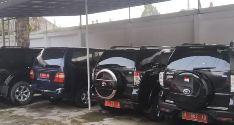 MAKI Jatim awasi penggunaan mobil dinas berplat merah.