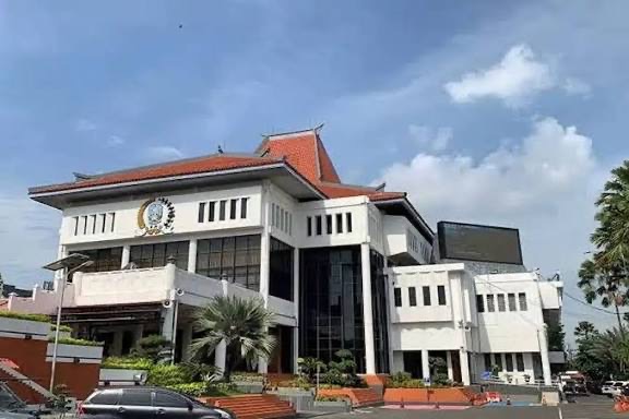 MAKI Jatim siapkan aksi demo besar soroti dugaan pemborosan anggaran Pansus BUMD DPRD Jatim.