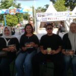 Mahasiswa Polije memperkenalkan produk Miona berbahan limbah kulit singkong yang mendapat apresiasi MAKI Jatim sebagai inovasi UMKM berkelanjutan.