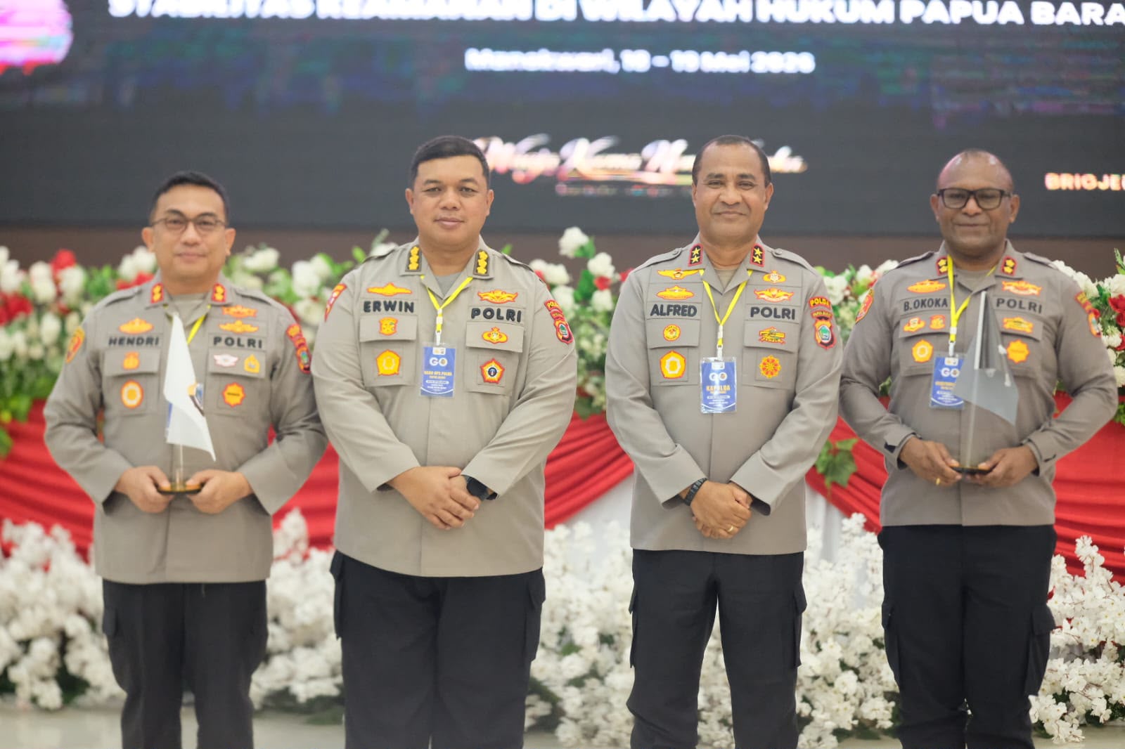Polda Papua Barat menggelar Operasional TW I Tahun 2026 di Gedung Arfak, Manokwari, untuk mengevaluasi situasi kamtibmas dan lalu lintas.