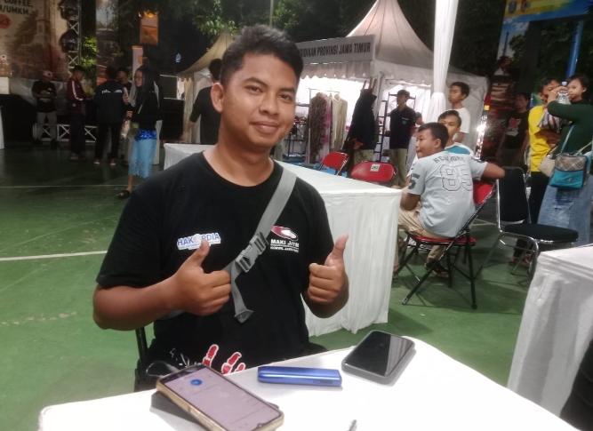 Ribuan peserta mengikuti Jember 5K Fun Run pada penutupan Jatim Specialty Coffee, Tobacco, UKM/UMKM Fest Vol 3 di Alun-Alun Jember, Minggu (17/5/2026).