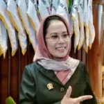 Sri Untari Bisowarno menekankan pentingnya data akurat guru honorer di Jawa Timur dalam rapat Komisi E DPRD Jatim.